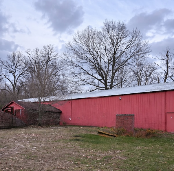 More Photos Of 4400 S Sioux St, Terre Haute Warehouse For Lease