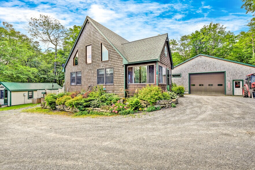 More Photos Of 15 Lower Wilson Pond Rd, Greenville Specialty For Sale