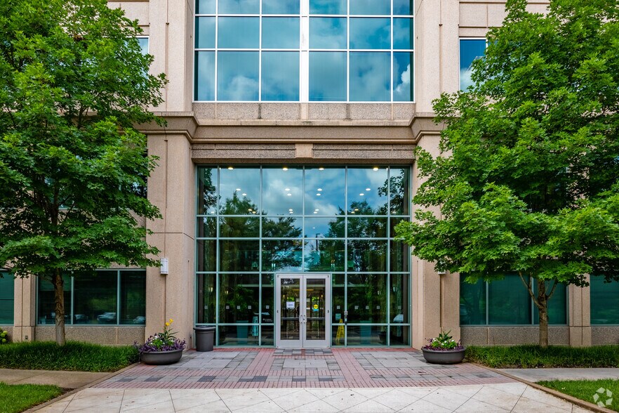 More Photos Of 720 Cool Springs Blvd, Franklin Unknown For Lease