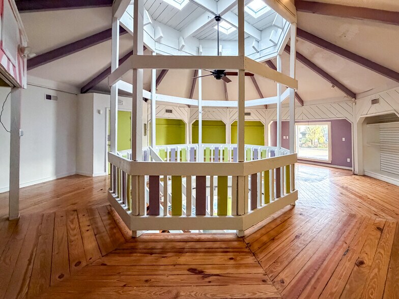 More Photos Of 1247 Ben Sawyer Blvd, Mount Pleasant Freestanding For Sale