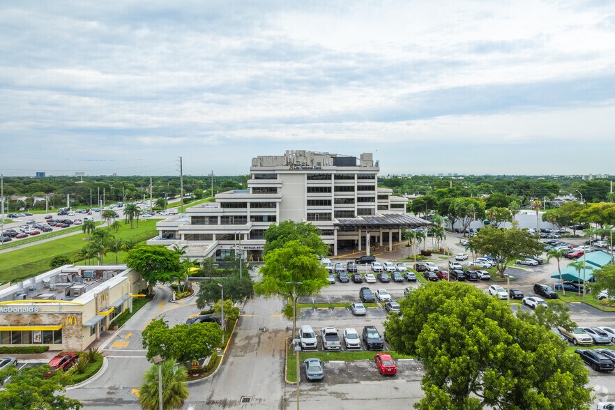 More Photos Of 7000 W Palmetto Park Rd, Boca Raton Office Residential For Lease