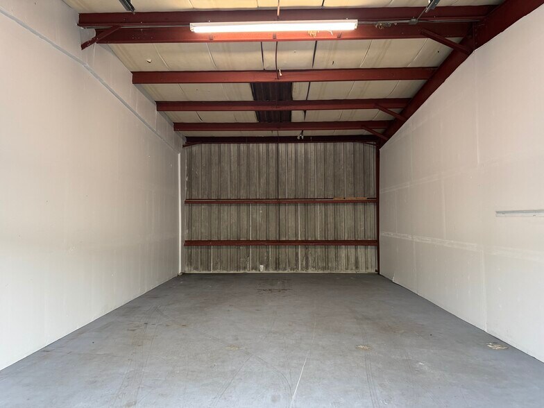 More Photos Of 6941 W Old Nasa Blvd, Melbourne Warehouse For Lease