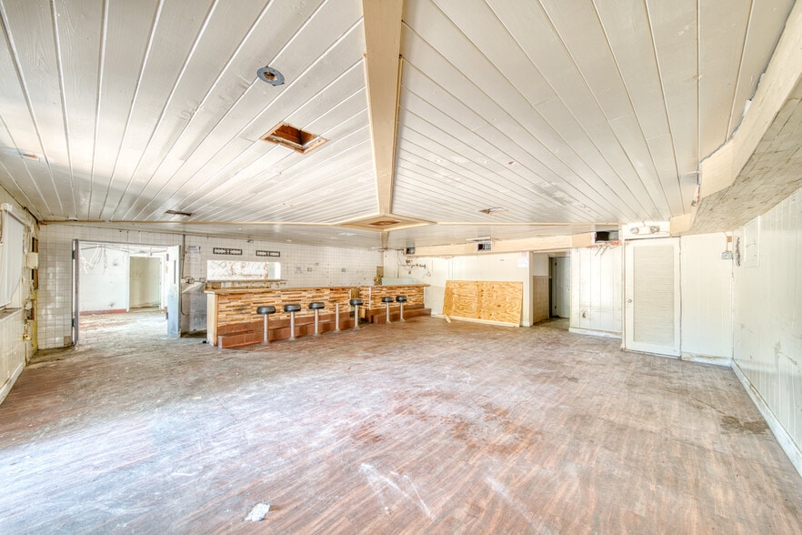 More Photos Of 601 NW 22nd Rd, Fort Lauderdale Restaurant For Sale