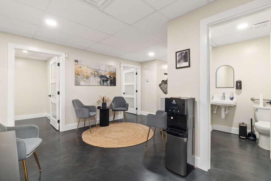 More Photos Of 1900 Tamiami Trl, Punta Gorda Office For Sale