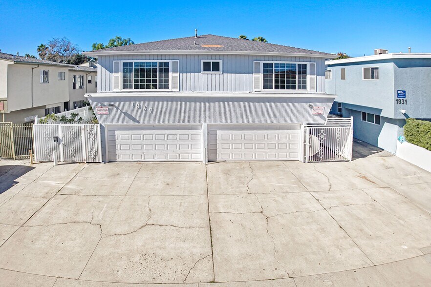 More Photos Of 1937 S Shenandoah St, Los Angeles Apartments For Sale