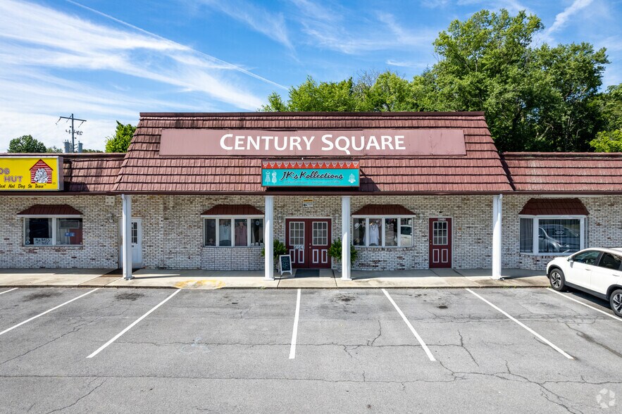 More Photos Of 4020-4036 Fort Henry Dr, Kingsport General Retail For Lease