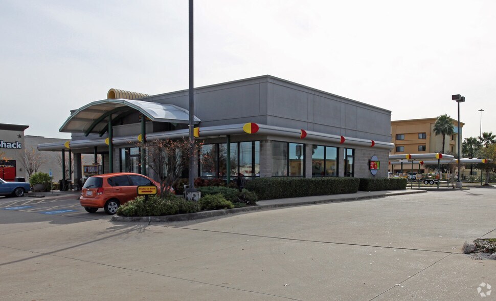 More Photos Of 5195 W 34th St, Houston Fast Food For Lease