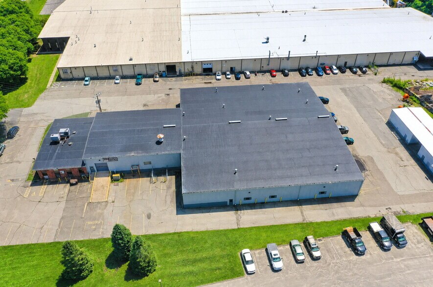 More Photos Of 481 Sullivan Ave, South Windsor Manufacturing For Lease