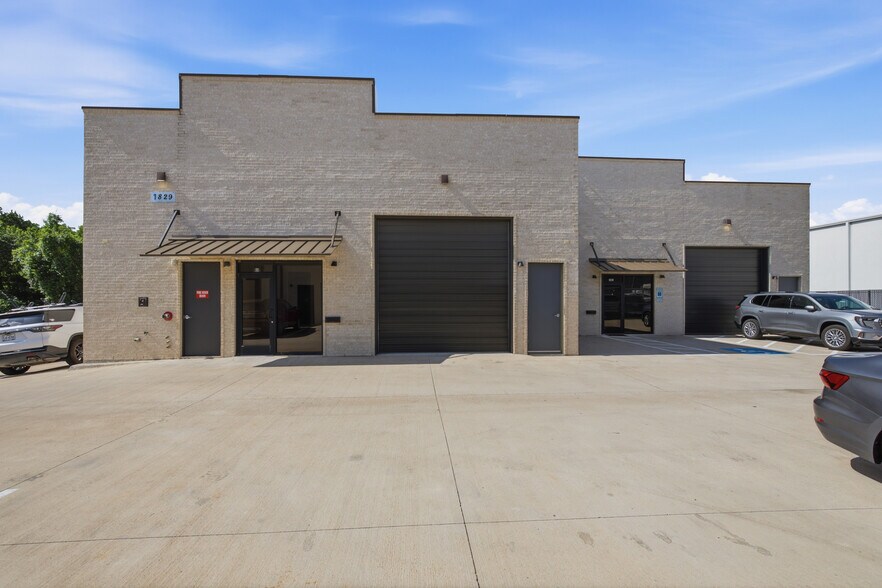 More Photos Of 1821 John McCain Rd, Colleyville Flex For Lease