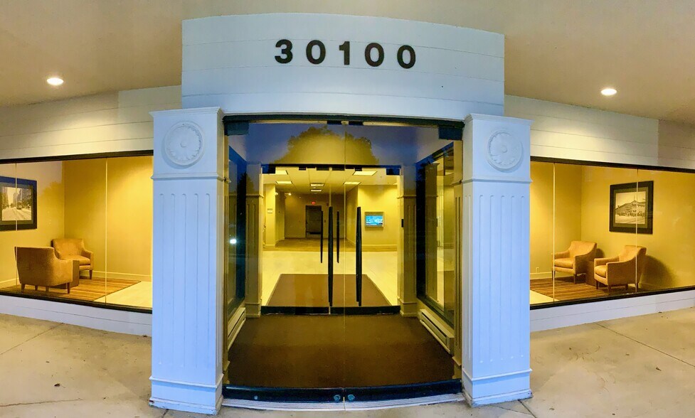 More Photos Of 30100 Chagrin Blvd, Pepper Pike Office For Sale