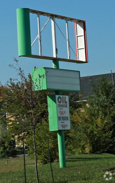 More Photos Of 403 Vine St, St Catharines Auto Repair For Sale