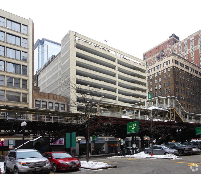 More Photos Of 21-31 E Adams St, Chicago Parking Garage For Lease
