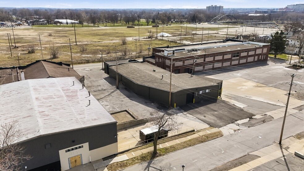 More Photos Of 1650 Cass St, Fort Wayne Warehouse For Lease