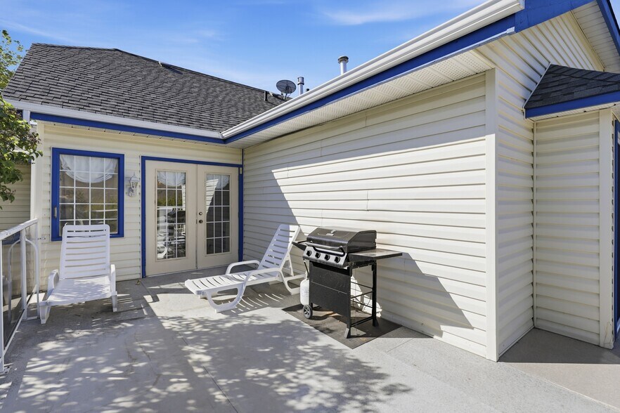 More Photos Of 7001 Savona Access Rd, Thompson-Nicola Hotel For Sale