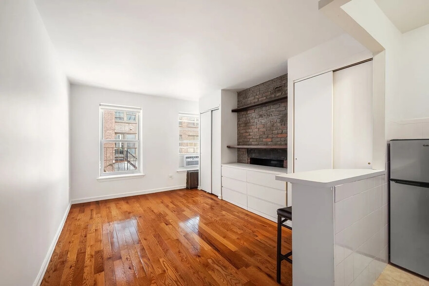 More Photos Of 445 W 36th St, New York Apartments For Sale