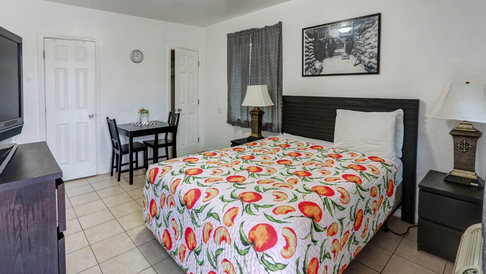 More Photos Of 1419 S Federal Hwy, Hollywood Hotel For Sale