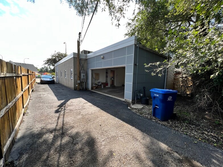 More Photos Of 2600 Gross Point Rd, Evanston Loft Creative Space For Sale