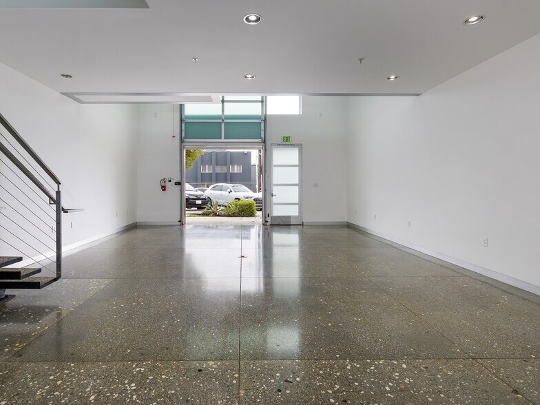 More Photos Of 227 California St, El Segundo Loft Creative Space For Lease