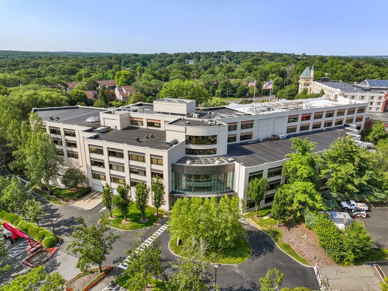 More Photos Of 1700 E Putnam Ave, Old Greenwich Office For Lease