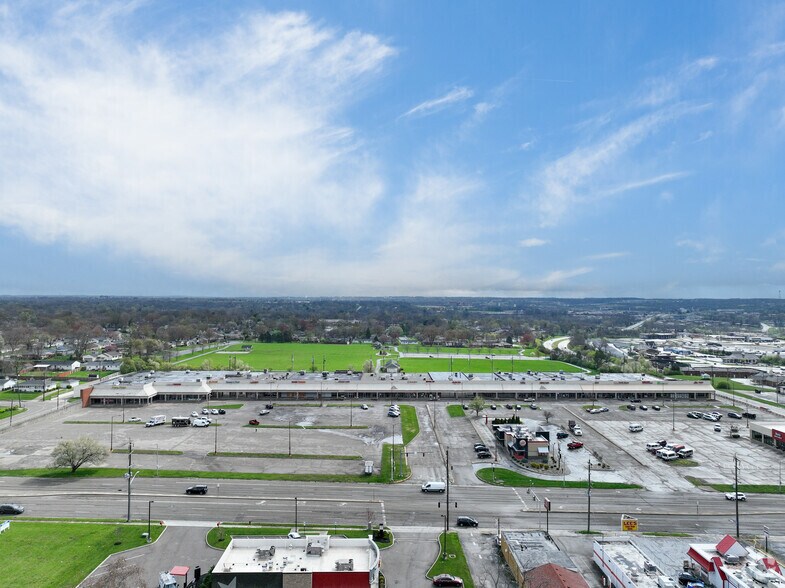 More Photos Of 415-659 S Breiel Blvd, Middletown Storefront For Sale