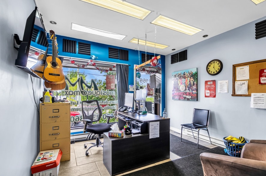 More Photos Of 1166-1170 Ch Du Coteau-Rouge, Longueuil Storefront Retail Residential For Sale