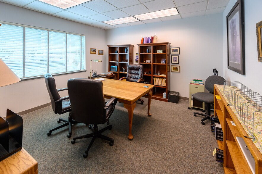 More Photos Of 296 SW Columbia St, Bend Office For Sale