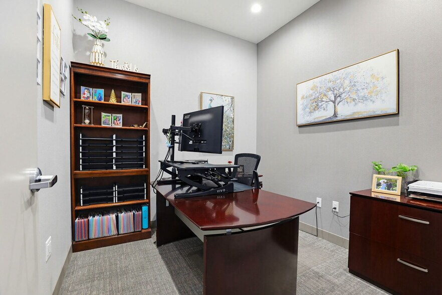 More Photos Of 11550 N North Loop Rd, San Antonio Warehouse For Sale