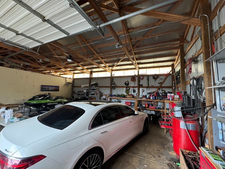 More Photos Of 644 W Park Ave, Aurora Truck Terminal For Sale