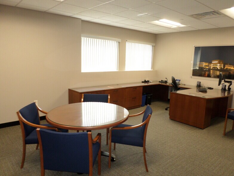 More Photos Of 2208 Quarry Dr, West Lawn Office For Lease