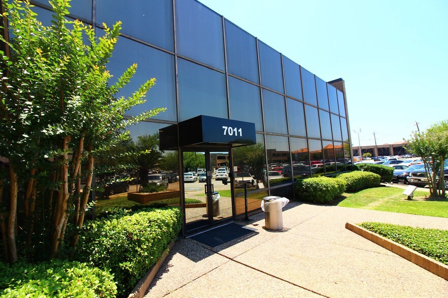 More Photos Of 7011 Harwin Dr, Houston Office For Sale