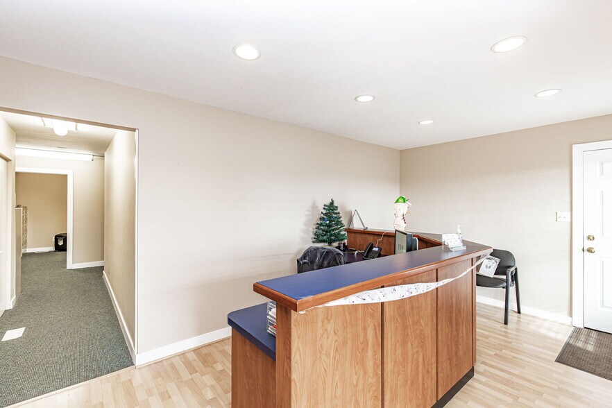 More Photos Of 10810 Hasty Ln, Midlothian Office For Sale