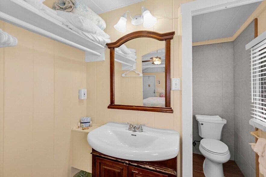 More Photos Of 243 61st St, Marathon Hotel For Sale