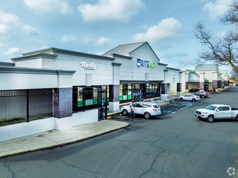 Primary Photo Of 520 W Lodi Ave, Lodi Drugstore For Lease
