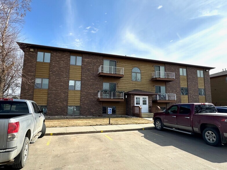 More Photos Of 2021 N Kimball St, Mitchell Apartments For Sale