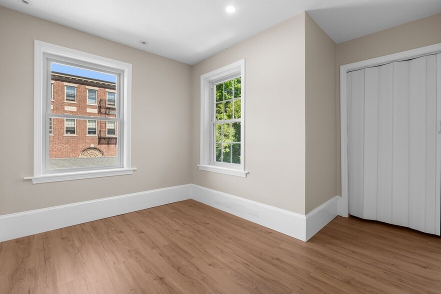 More Photos Of 6 Windsor St, Andover Office For Sale