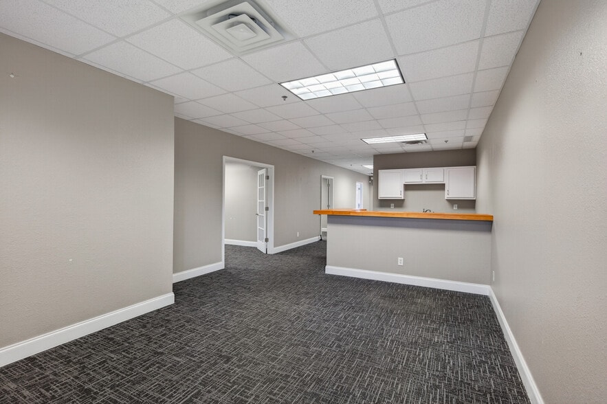 More Photos Of 1063-1123 Weir Dr, Woodbury Medical For Sale