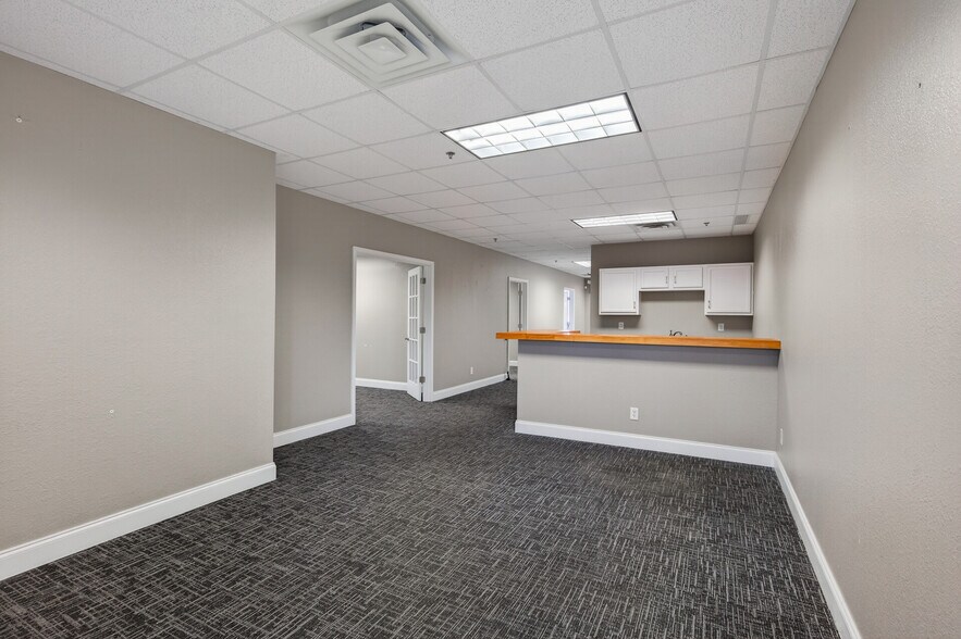 More Photos Of 1063-1123 Weir Dr, Woodbury Medical For Sale