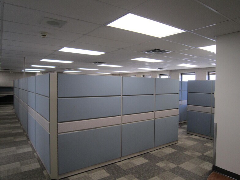 More Photos Of 1970 Merivale Rd, Ottawa Flex For Lease