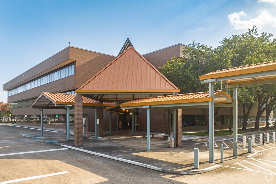More Photos Of 263 N Sam Houston Pky E, Houston Office For Sale