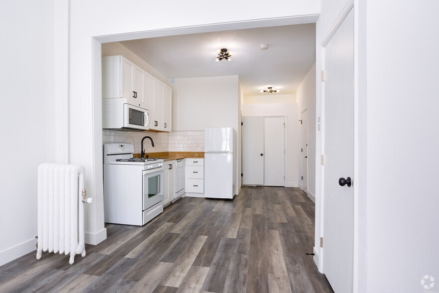 More Photos Of 2031-2033 Curtis St, Denver Apartments For Lease