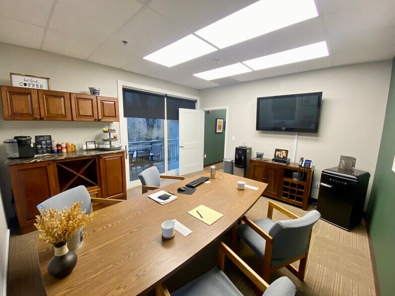 More Photos Of 921 S Arbor Vitae, Edwardsville Freestanding For Sale