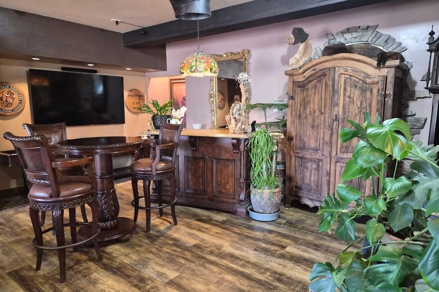 More Photos Of 2379 AZ-260 Hwy, Overgaard General Retail For Sale