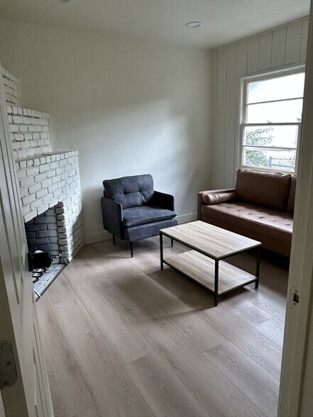More Photos Of 22157 Clarendon St, Woodland Hills Office Residential For Sale