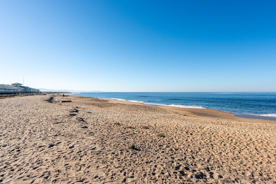 More Photos Of 7550 Sandholdt Rd, Moss Landing Warehouse For Sale