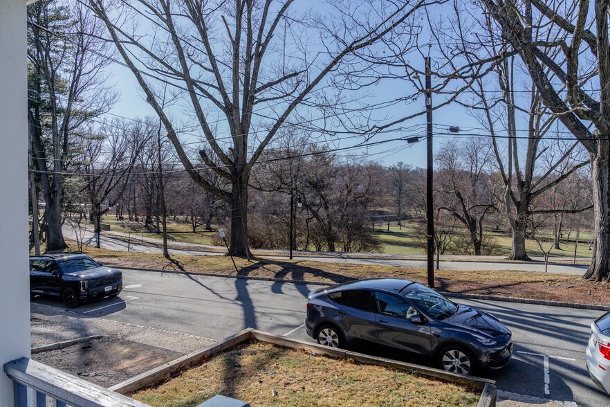 More Photos Of 15 Lakeview Pl, Verona Apartments For Sale