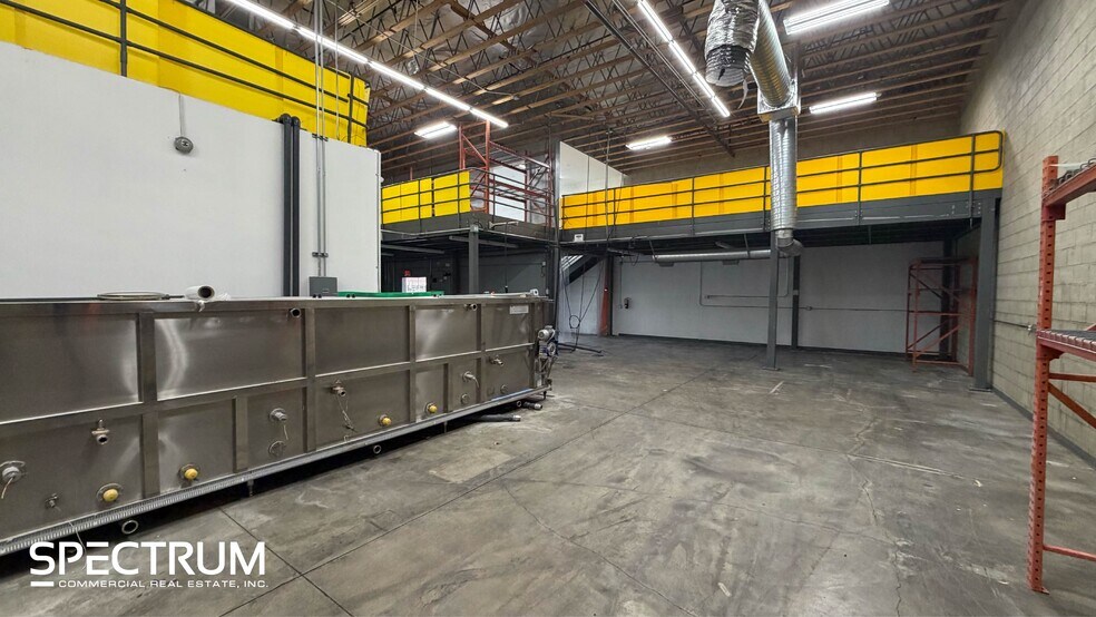 More Photos Of 15911 Arminta St, Van Nuys Manufacturing For Lease
