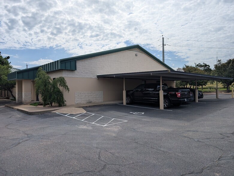 More Photos Of 6900 Sanger Ave, Waco Office For Sale
