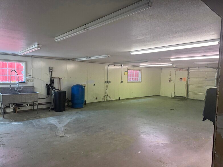 Primary Photo Of 6446 Road 3 NE, Moses Lake Flex For Lease