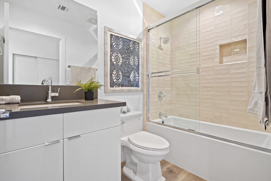 More Photos Of 6056 Craner Ave, North Hollywood Apartments For Sale