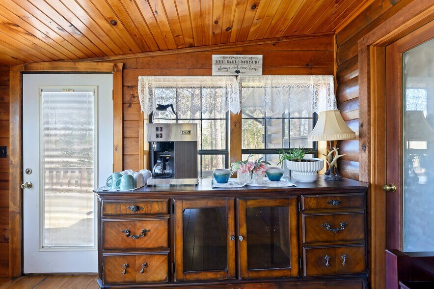 More Photos Of 68438 Eagle Creek Dr, Smithville Hotel For Sale